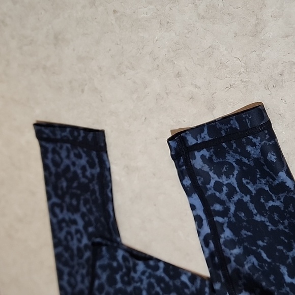 ZYIA Scrunch Butt Leggings size 2 - Picture 3 of 6